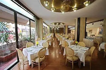 Ionis Hotel 3*